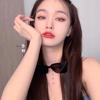 娇憨女郎
